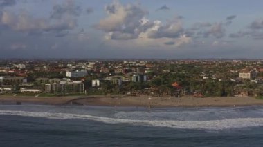 Bali Endonezya Hava Aracı Petitenget Plajı 'na doğru hareket ediyor - Nisan 2019