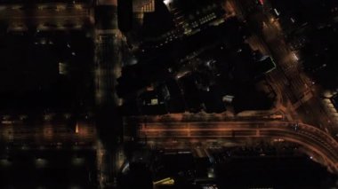 Tokyo Japon Hava V86 dikey kuş bakışı gece Shinjuku şehir merkezinde - Şubat 2017