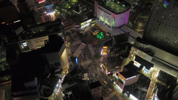 東京日本航空V25バードアイビューが有名な渋谷交差点周辺を飛行夜 2月2017 — ストック動画