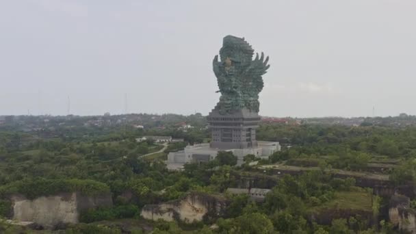 Bali Indonesia Aerial V21 Weg Naar Patung Garuda Wisnu Kencana — Stockvideo