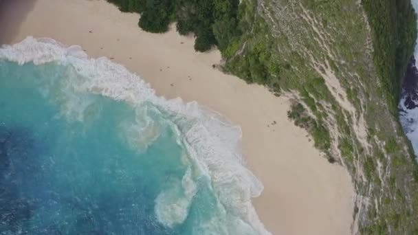 Bali Indonesia Aerial V17 Birdseye View Looking Kelingking Hiking Trail — Video Stock