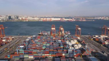 Tokyo Japon Hava Aracı v125 Tersane üzerinde alçaktan uçuyor - Şubat 2017