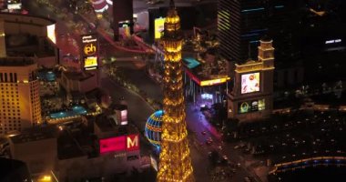Las Vegas Havacılık v46 Birdseye gece ana şerit alanı etrafında uçuşuyor- Nisan 2017