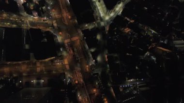 Tokyo Japon Hava Yolları v173 Dikey kuş bakışı gece Shinjuku şehir merkezinde - Şubat 2017