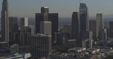 Los Angeles Havacılık v143 Panning kuzey-güneybatı şehir merkezi, uçaklar ve otoban sisi - Ekim 2019