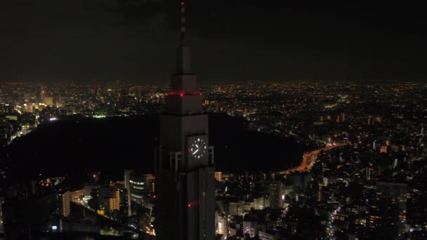 Tokyo Japan Aerial V82 Vuelo Bajo Torre Del Reloj Con — Vídeo de stock