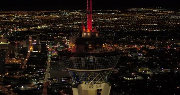 Las Vegas Havacılık V35 Yakın Çekim Gece Stratosfer Kulesi Etrafında — Stok video