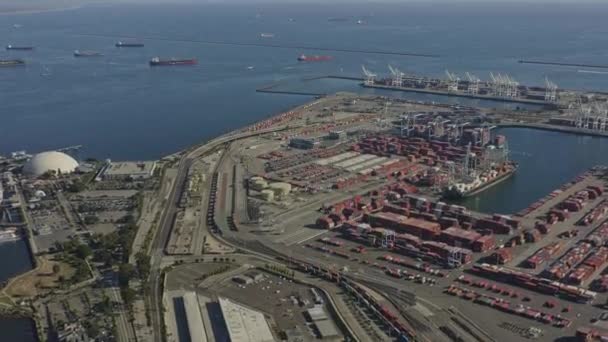 Long Beach Aerial Traversing Shipyard Port Industrial Cityscape Ocean Birdseye — стоковое видео