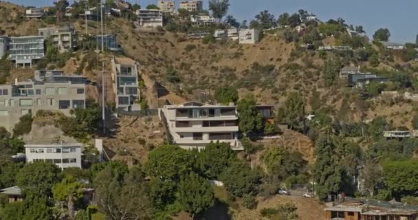 Los Angeles Aerial V200 Panning Away Hollywood Hills Hillside Homes — Stockvideo