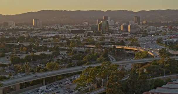 Los Angeles Aerial V220 Panoramique Autour Intersection Des Autoroutes Santa — Video