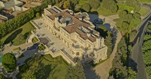 Los Angeles Aerial V212 Birdseye Details Overtop Holmby Hills Mansion — стокове відео