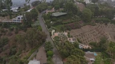 Los Angeles Havacılık v273. Uçan kuş bakışı alçak tepe kenarındaki malikâne yerleşim yeri - Ekim 2019