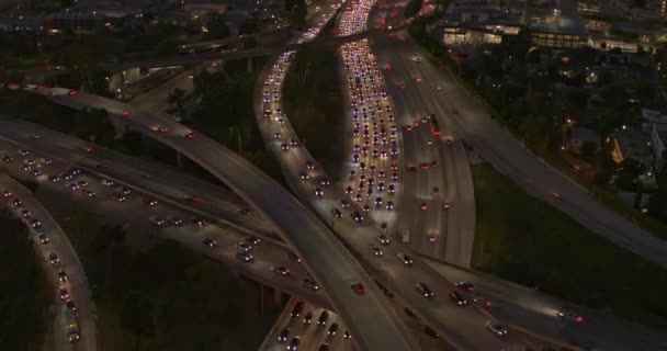 Los Angeles Aerial V229 Панорамный Вид Закат Пересечения Шоссе Санта — стоковое видео