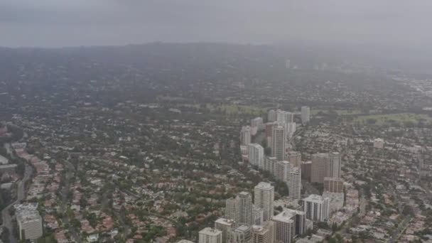 Los Angeles Aerial V265 Panoramic Overcast Cityscape Overtop Wilshire Boulevard — Vídeo de Stock