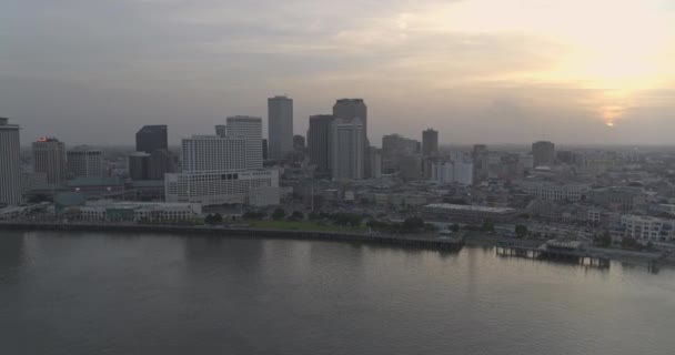New Orleans Louisiana Aerial Panning Downtown Sunset City Scape Agosto — Video Stock