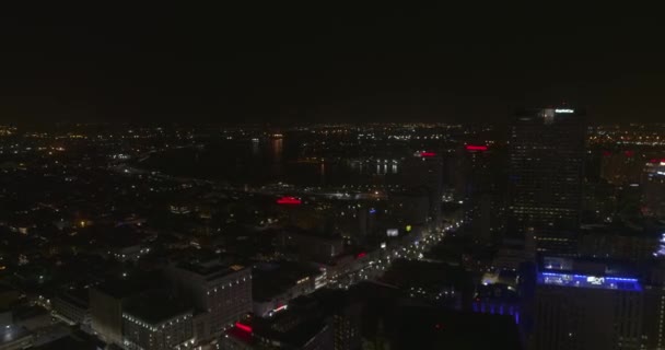 New Orleans Louisiana Aerial V15 Panning Centru Města Nočním Výhledem — Stock video