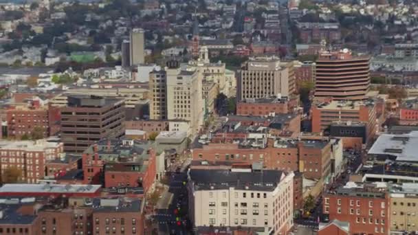 Portland Maine Aerial V25 Vue Panoramique Paysage Urbain Vers Les — Video