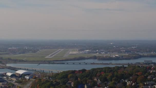 Portland Maine Air V33 Panning West End Airport Ligonia Views — стокове відео