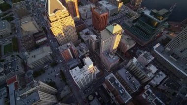 Baltimore Maryland Havacılık v36 Panning şehir merkezinin kuş bakışı günbatımında - Ekim 2017