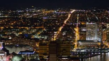 Baltimore Maryland Havalimanı v42 Panoramik gece manzaralı gökdelen inşaatı önde - Ekim 2017