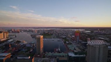 Baltimore Maryland Havacılık v40 Panoramik günbatımı şehir manzarası, saat yönünde - Ekim 2017