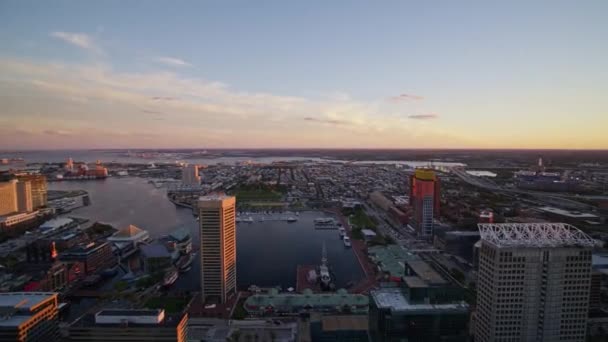 Baltimore Maryland Aerial V40 Panoramisch Uitzicht Het Stadsgezicht Bij Zonsondergang — Stockvideo