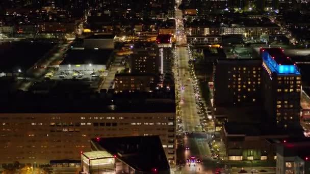 波士顿麻萨诸塞州航空V197 Birdseye 详细介绍了2017年10月夜晚D街的场景 — 图库视频影像