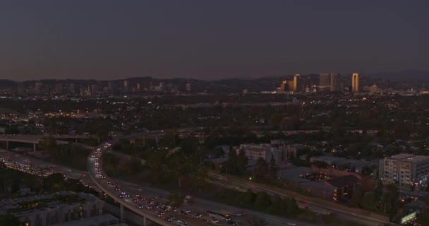 Aerial V225 Panning Santa Monica San Diego Freeways 녘에서 서쪽에서 — 비디오