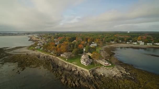 York Maine Aerial V68 Peripheral View Ocean Front Property Home — 비디오