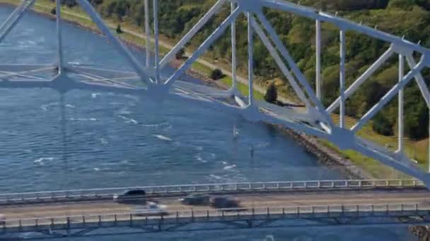 Cape Cod Massachusetts Aerial Panning Birdseye Yksityiskohtaisesti Sagamore Bridge Lokakuu — kuvapankkivideo