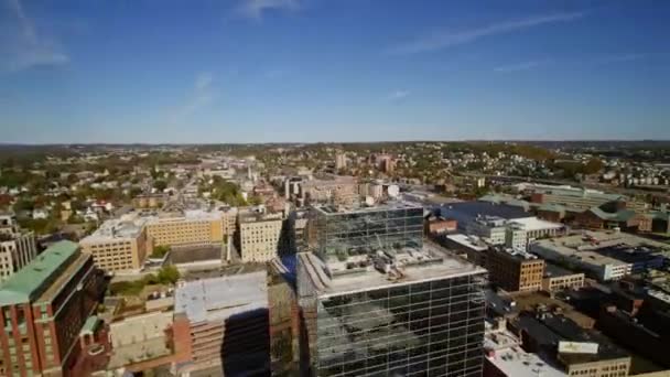 ウスターマサチューセッツ航空V6ダウンタウンのビジネス街の高層ビルからパノラマ旅行 10月2017 — ストック動画