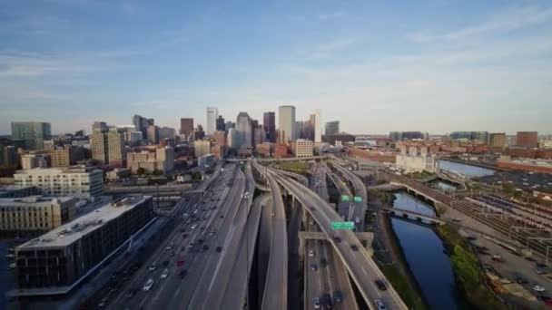 Βοστώνη Μασαχουσέτη Aerial V201 Ακολουθώντας Διαδρομή Της Frontage Road Birdseye — Αρχείο Βίντεο
