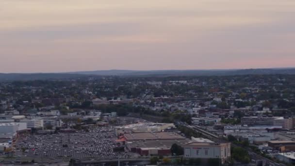 Boston Massachusetts Aerial V216 Verdadero Panorama Dorchester Los Barrios Back — Vídeo de stock