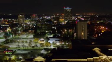 Detroit Michigan Havayolları v180 alışveriş merkezinin tavan penceresi ve Beaver karayolu detaylarıyla Truva üzerinden uçar - Ekim 2017