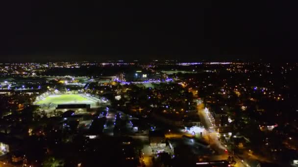 Ann Arbor Michigan Aerial V14 Panning Torno Campo Esportivo Estádio — Vídeo de Stock