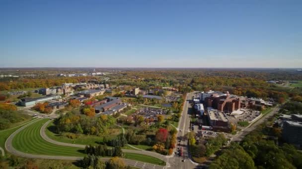 Ann Arbor Michigan Aerial V33 Vista Panorâmica Lenta Campus Norte — Vídeo de Stock