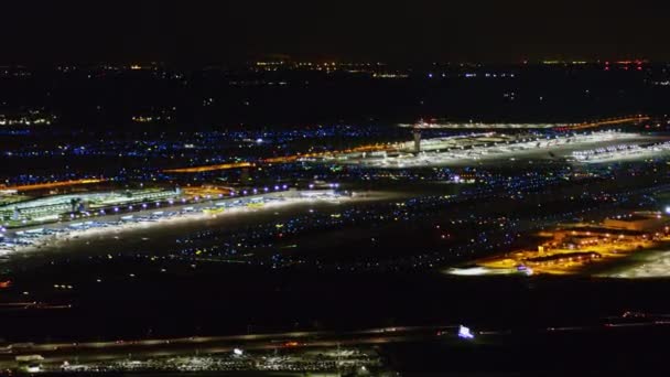 Detroit Michigan Aerial V165 Krótkie Nocne Spojrzenie Lotniskowy Krajobraz Terminal — Wideo stockowe