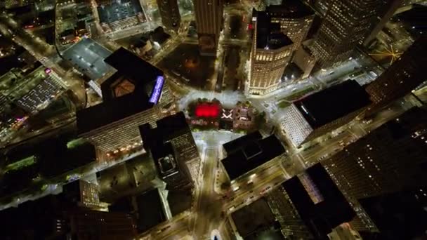 Detroit Michigan Aerial V154 Nighttime Panning Birdseye 자세히 Campus Martius — 비디오