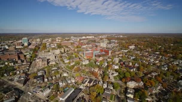 Ann Arbor Michigan Aerial V38 Voando Para Longe Centro Cidade — Vídeo de Stock