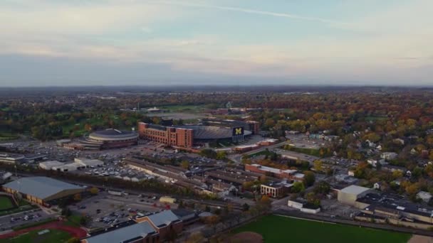 Ann Arbor Michigan Aerial V23 Sunrise View Panoramic Stadium October — Stock Video