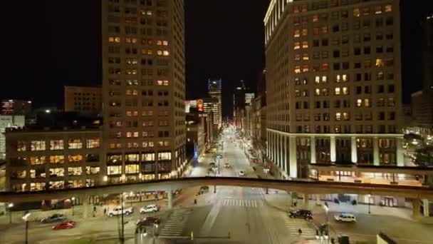 Detroit Michigan Aerial V157 Niedriger Nächtlicher Flug Über Das Stadtbild — Stockvideo