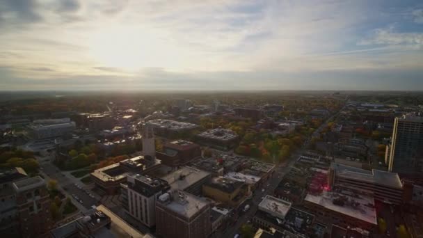 Ann Arbor Michigan Aerial V25 Napkeltekor Festői Panoráma Belvárosról 2017 — Stock videók