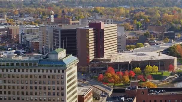 Flint Michigan Luchtfoto Vegen Panoramisch Van Binnenstad Stadsgezicht Met Rivier — Stockvideo