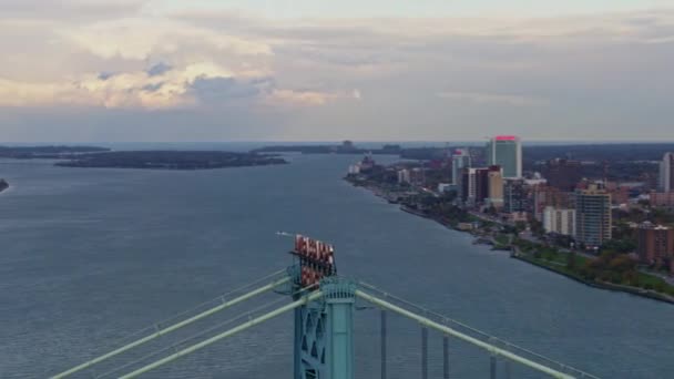 Detroit Michigan Aerial V126 Panoramic Cityscapes Both Cities Bridge Foreground — стокове відео