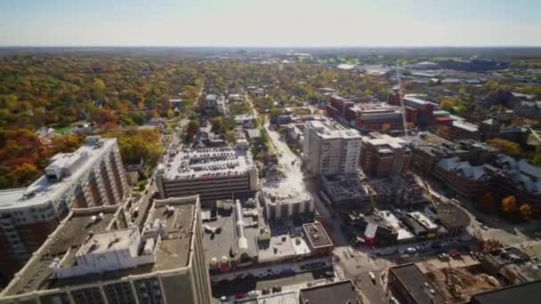 Ann Arbor Michigan Aerial V36 Panning Torno Paisagem Urbana Centro — Vídeo de Stock