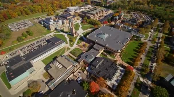 Ann Arbor Michigan Aerial V34 Picturesque Pirdseye Looking North Campus — стоковое видео