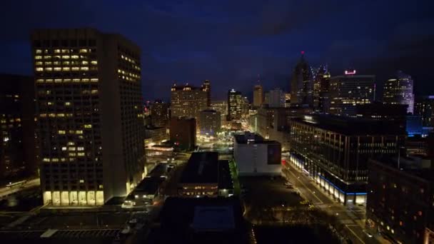 Detroit Michigan Aerial V140 Low Fly Downtown Cityscape Sunk Night — Stock video