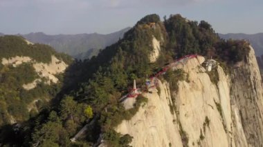 Huashan Dağı Çin Havayolları v24 Dağcılık yolunun yanı sıra uçmak - Mayıs 2017