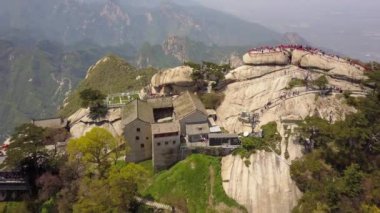 Huashan Dağı Çin Hava aracı V11 Dağcılık yolu boyunca uçuyor ve zirveye ulaşıyor - Mayıs 2017