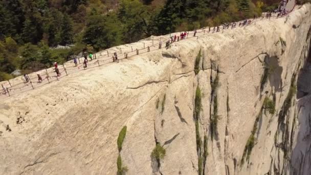 Huashan China Aerial V12 Volar Sobre Ruta Escalada Montaña Cresta — Vídeos de Stock